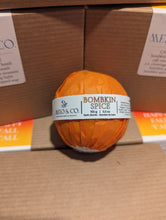 Load image into Gallery viewer, Bath Bomb Bombkin Spice